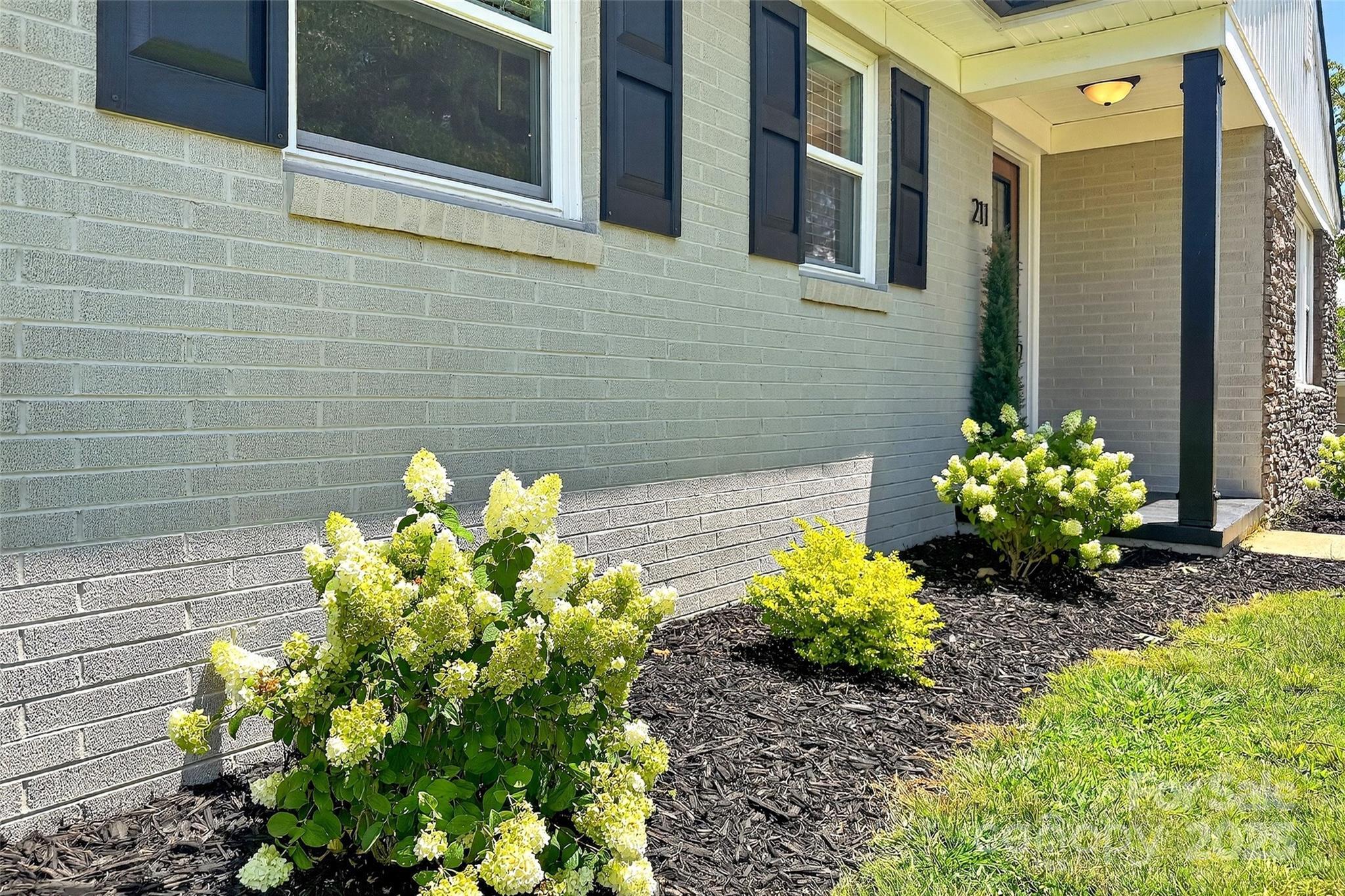 Property Photo: 211 Hilltop Street NC 28655