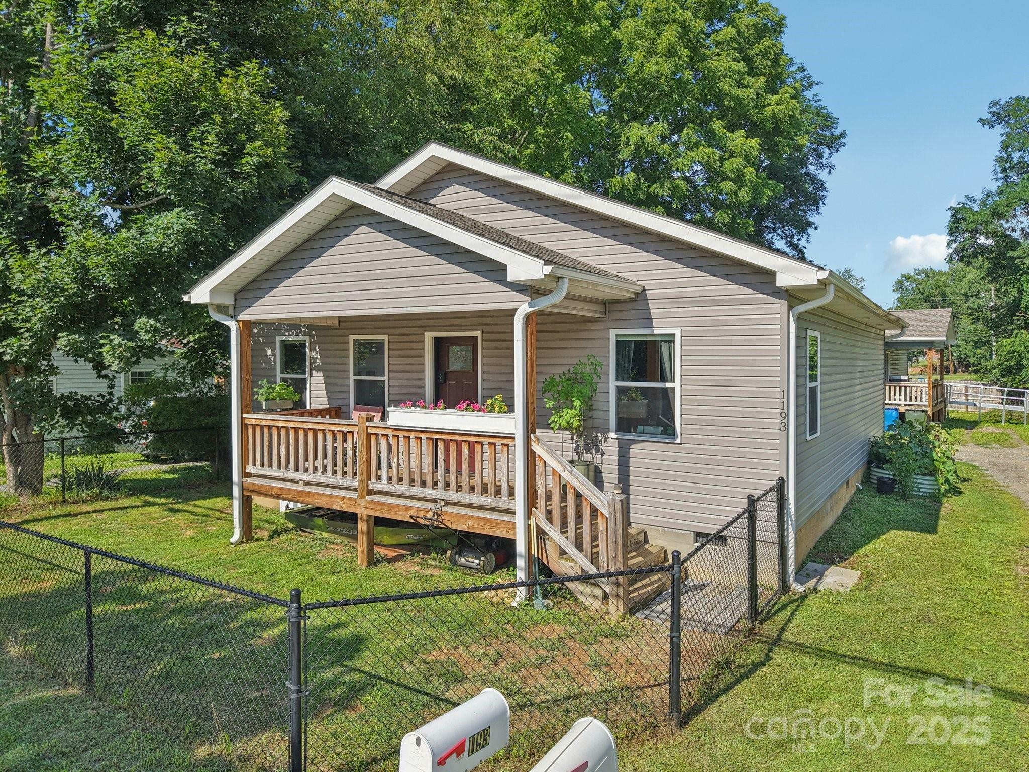 Property Photo: 1193 Brown Avenue NC 28786
