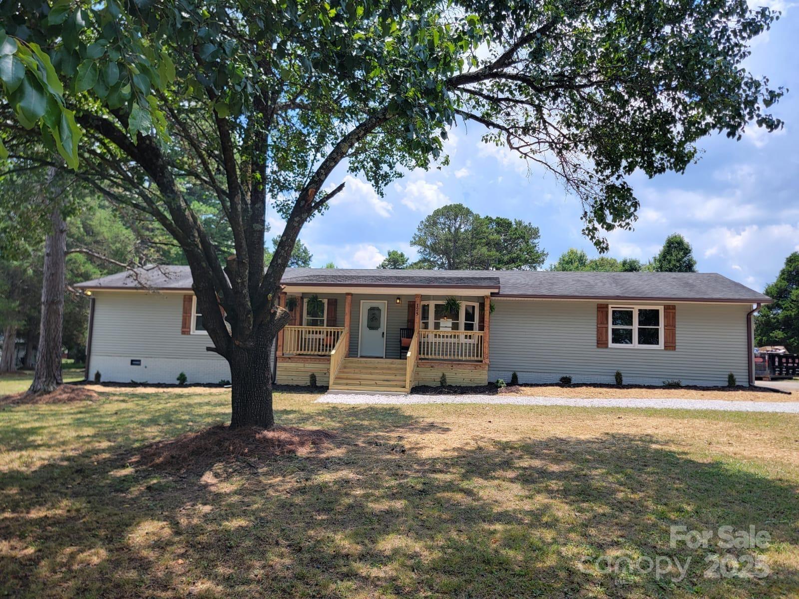 Property Photo: 175 Pebble Drive NC 28147