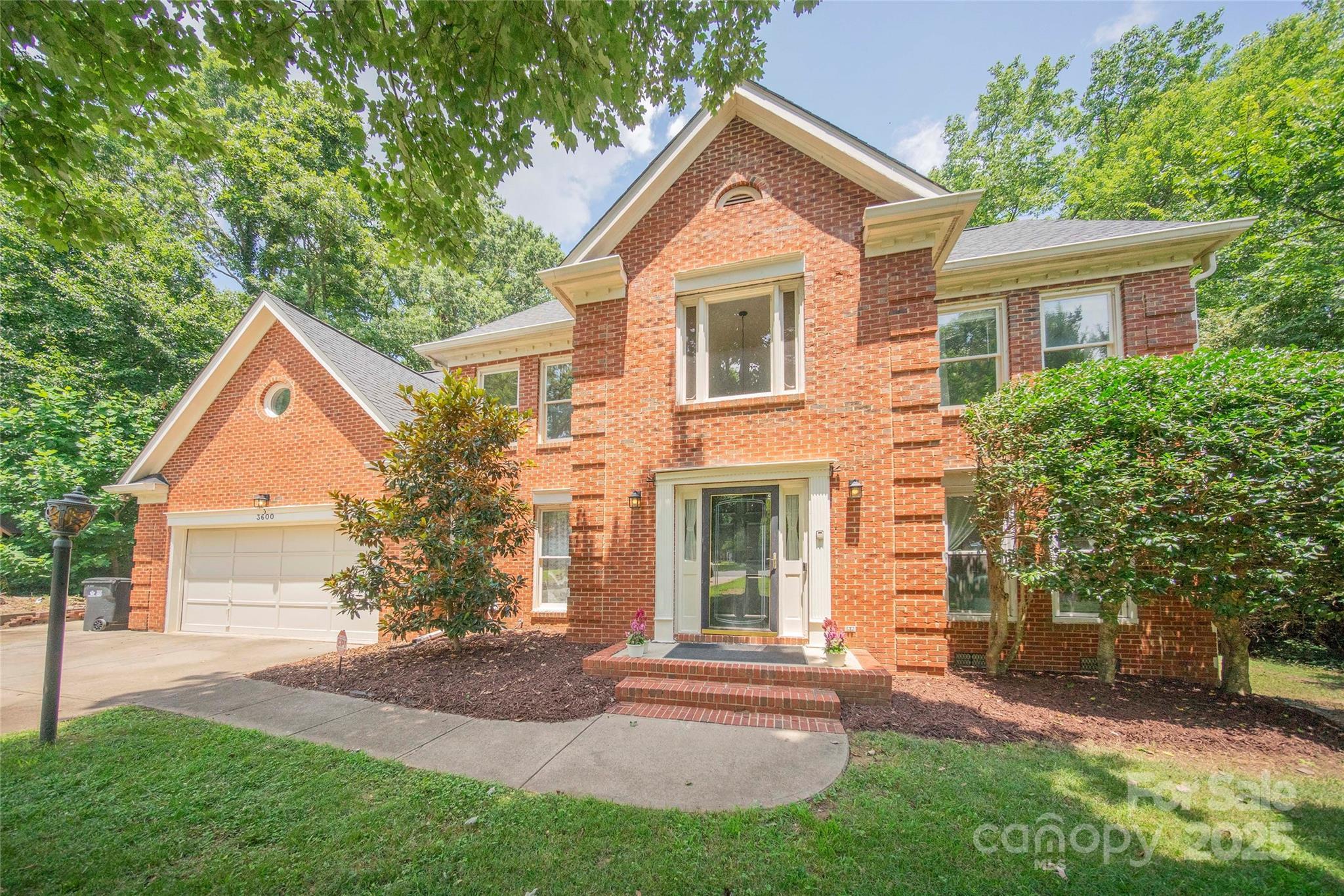 Property Photo: 3600 Stoneglen Path NC 28269