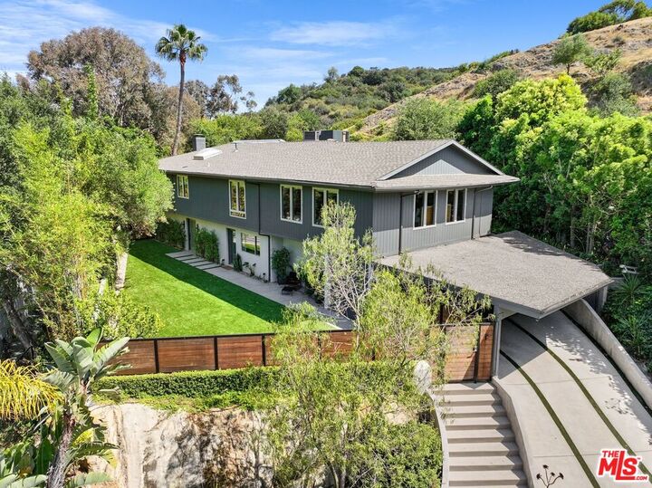 Property Photo:  7712 Chandelle Pl  CA 90046 