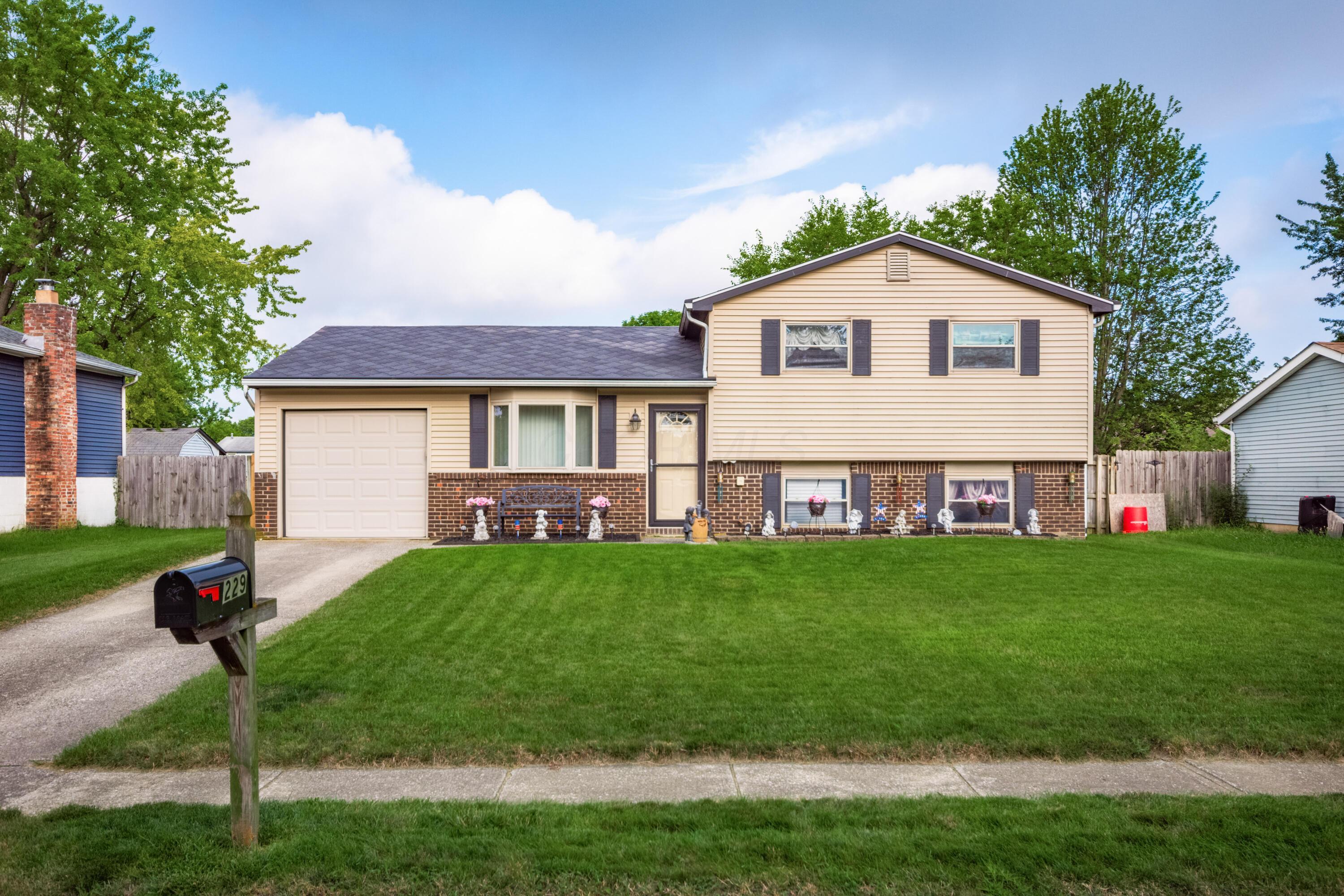 Property Photo: 229 Danbury Road OH 43162