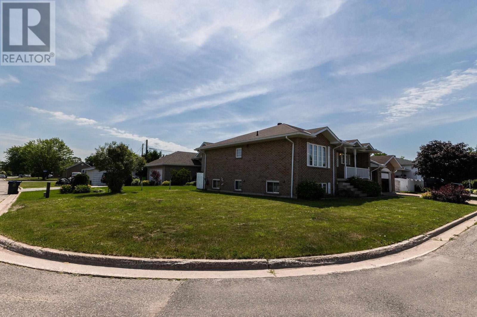 Property Photo: 60 Nichol Ave ON P6C 4V4