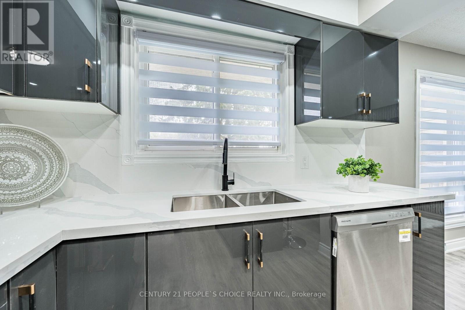 Property Photo: 506 Normandy Street 25 ON L1H 7N8