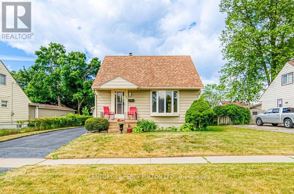 Property Photo: 106 Admiral Road ON L1S 2P1