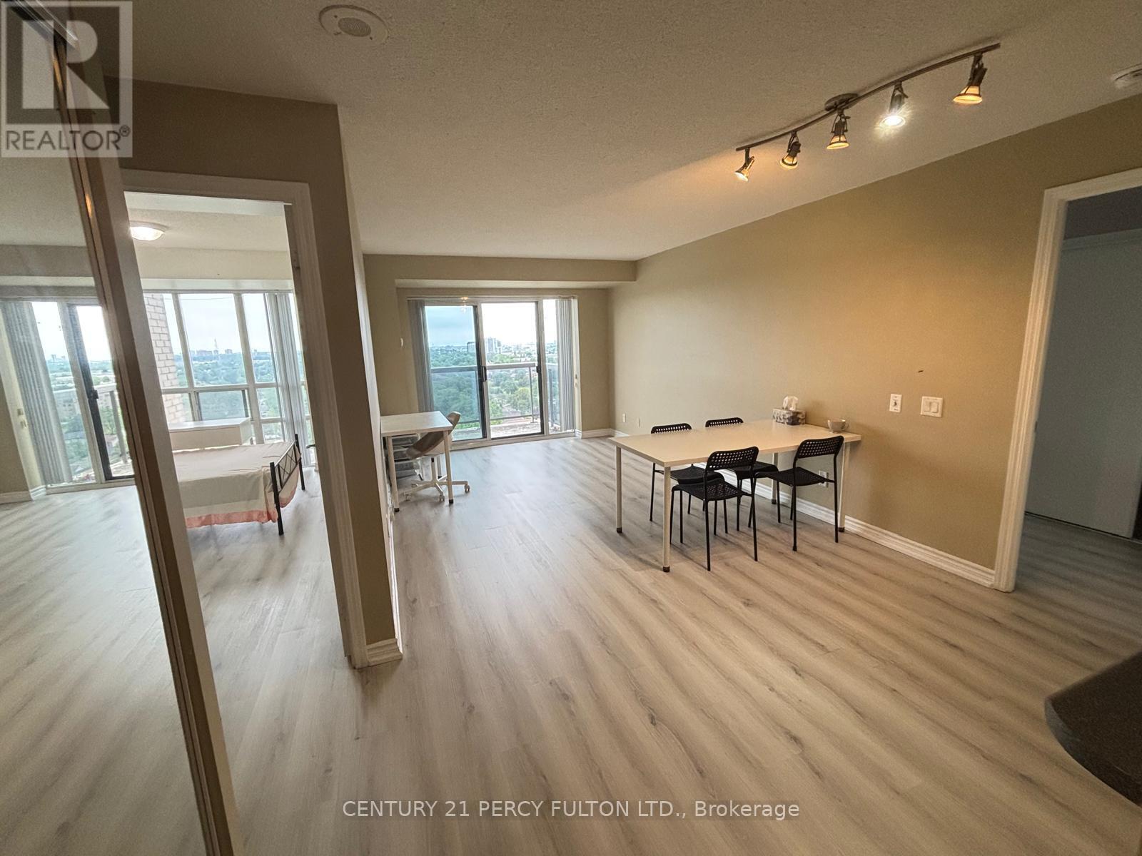 Property Photo: 8 Mondeo Drive 1420 ON M1P 5C7