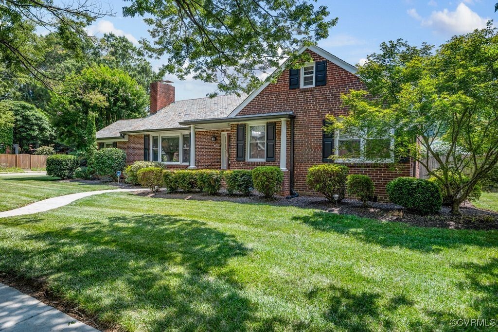 Property Photo: 4601 W Grace Street VA 23230