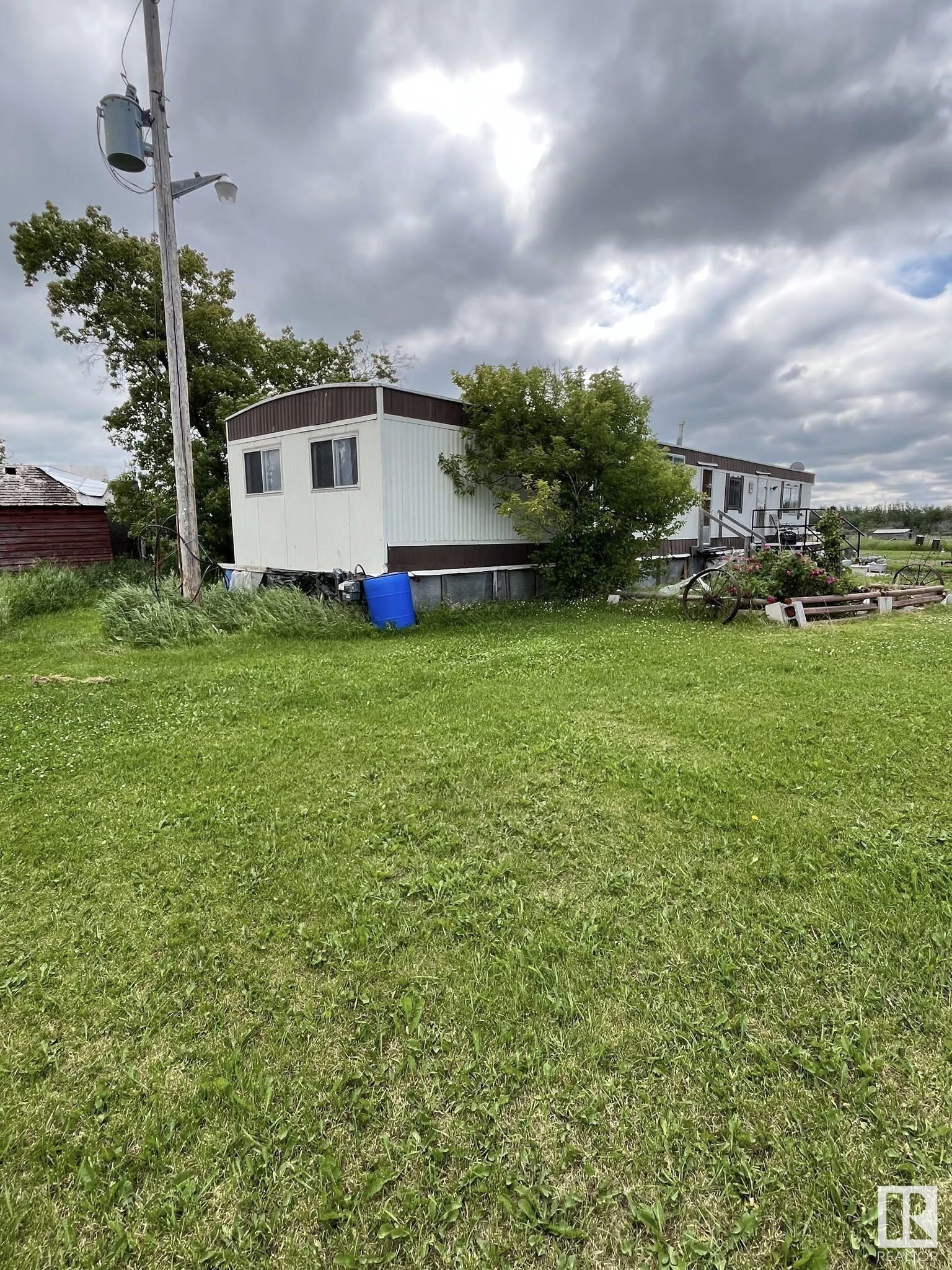 Property Photo: 56519A Hwy 33 AB T0E 1X0