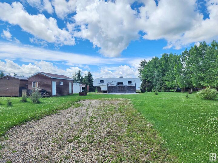 461032 Hwy 13 553 — photo 1