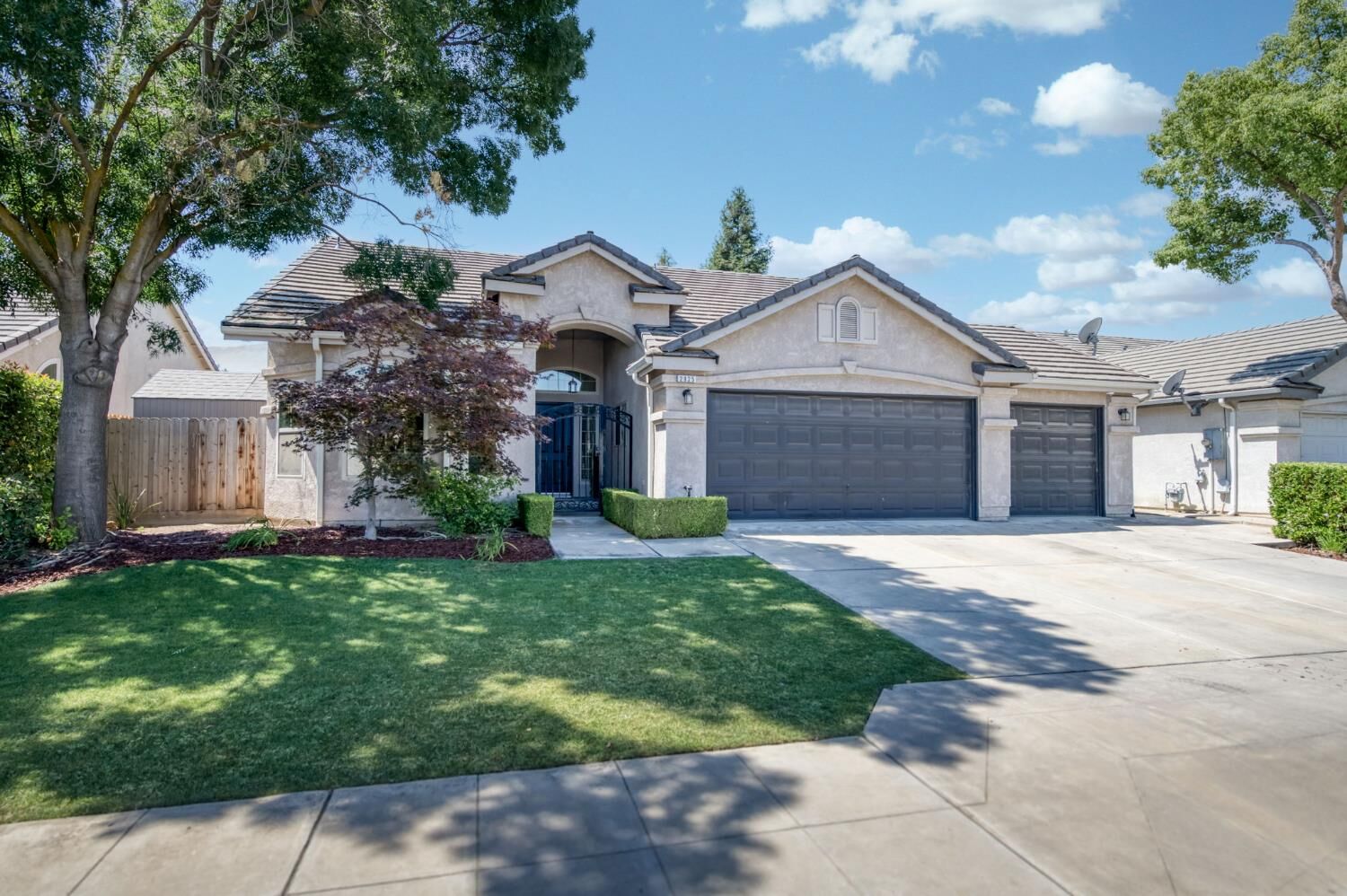 Property Photo:  2925 E El Paso Avenue  CA 93720 