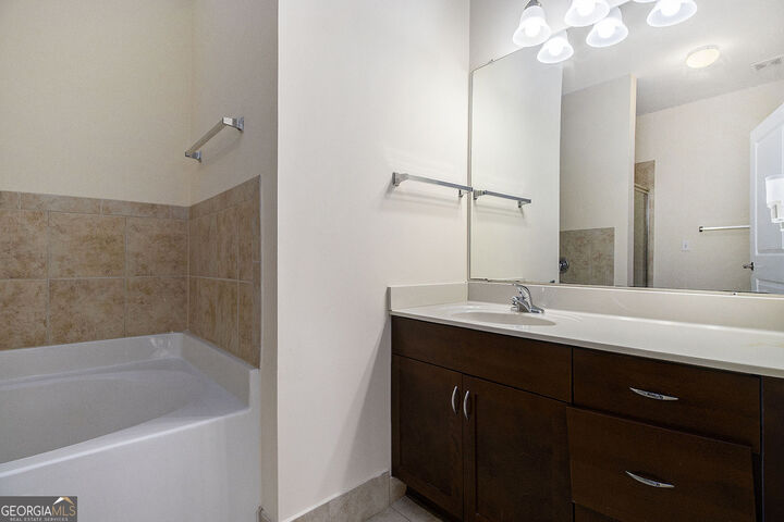 Property Photo:  870 Mayson Turner Road NW 1320  GA 30314 