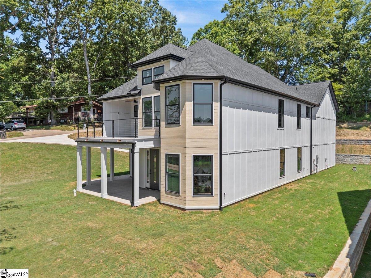 Property Photo: 25 Harbor Drive SC 29611
