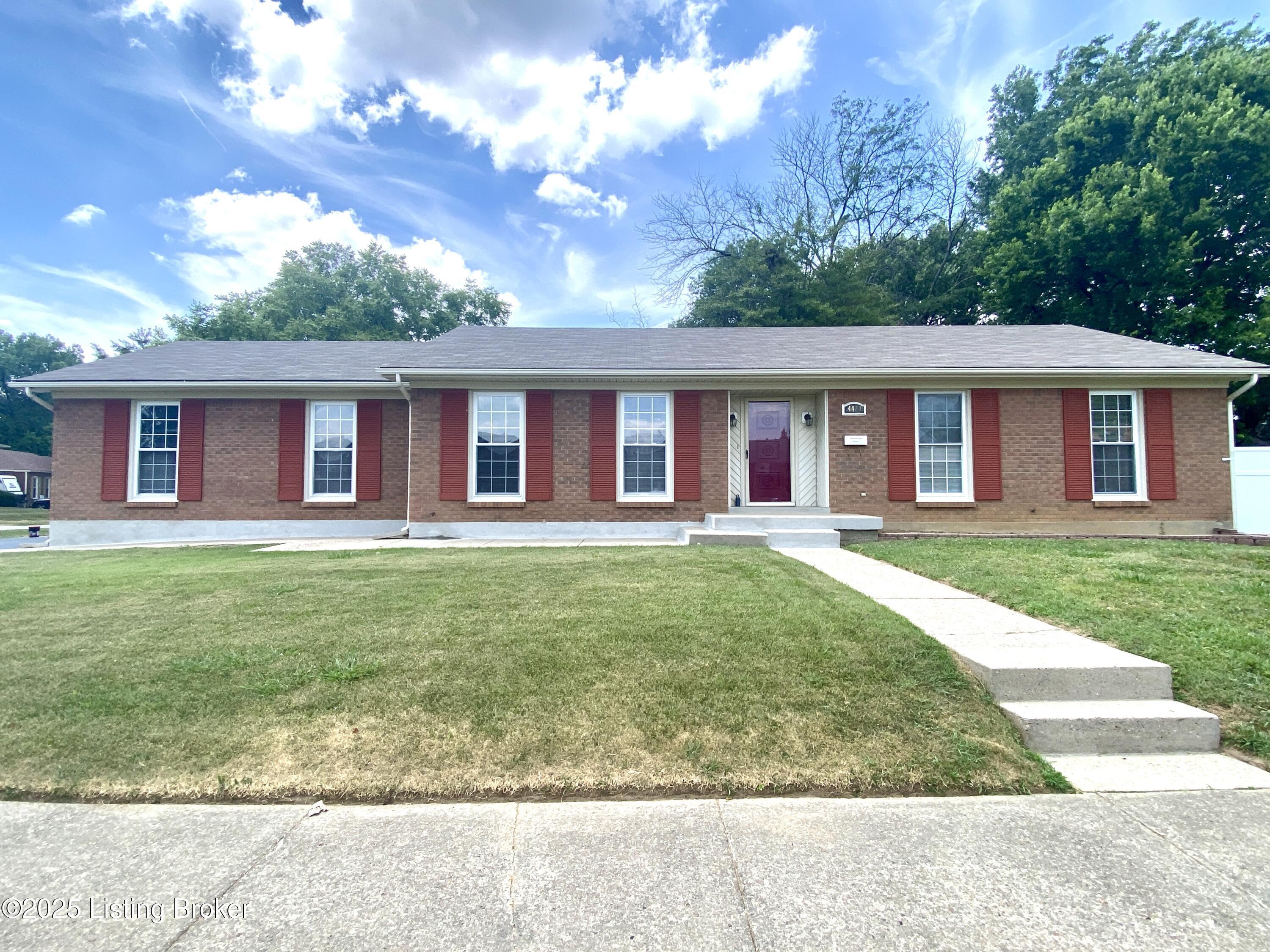 4420 Woodgate Ln  Louisville KY 40220 photo