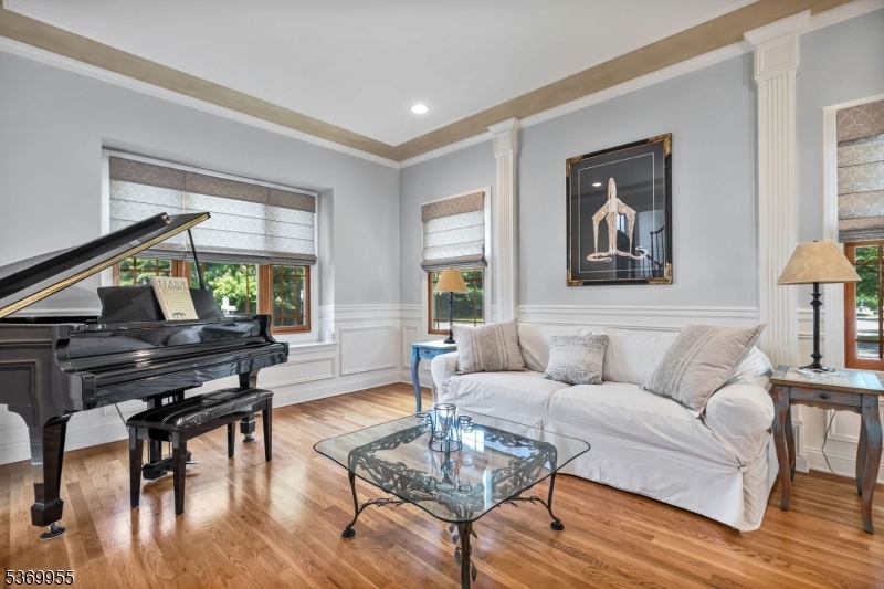 Property Photo: 1 Fox Ct NJ 07076