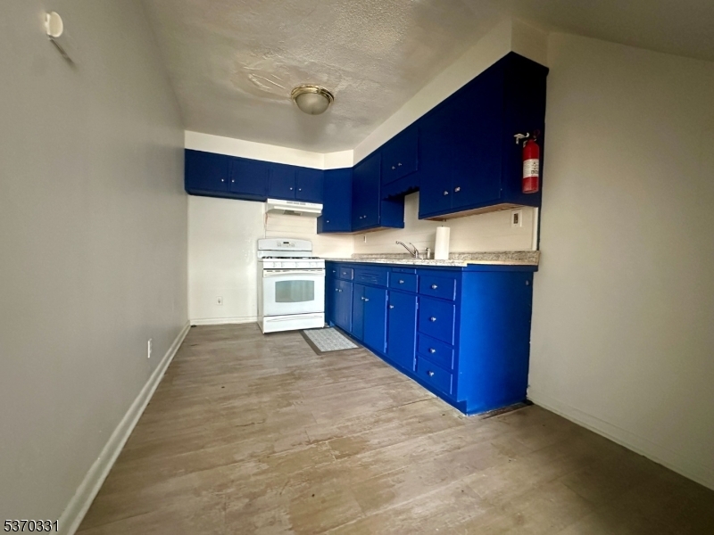 Property Photo: 530 Valley Brook Ave 1fl NJ 07071