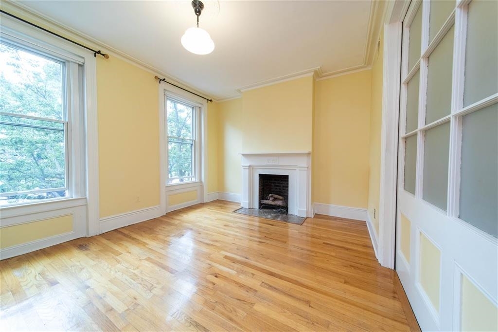Property Photo: 264 3rd St 2L NJ 07302