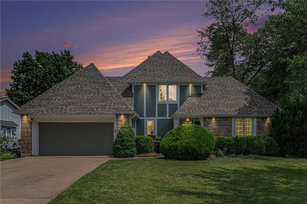Property Photo: 807 NW Bent Tree Drive MO 64081