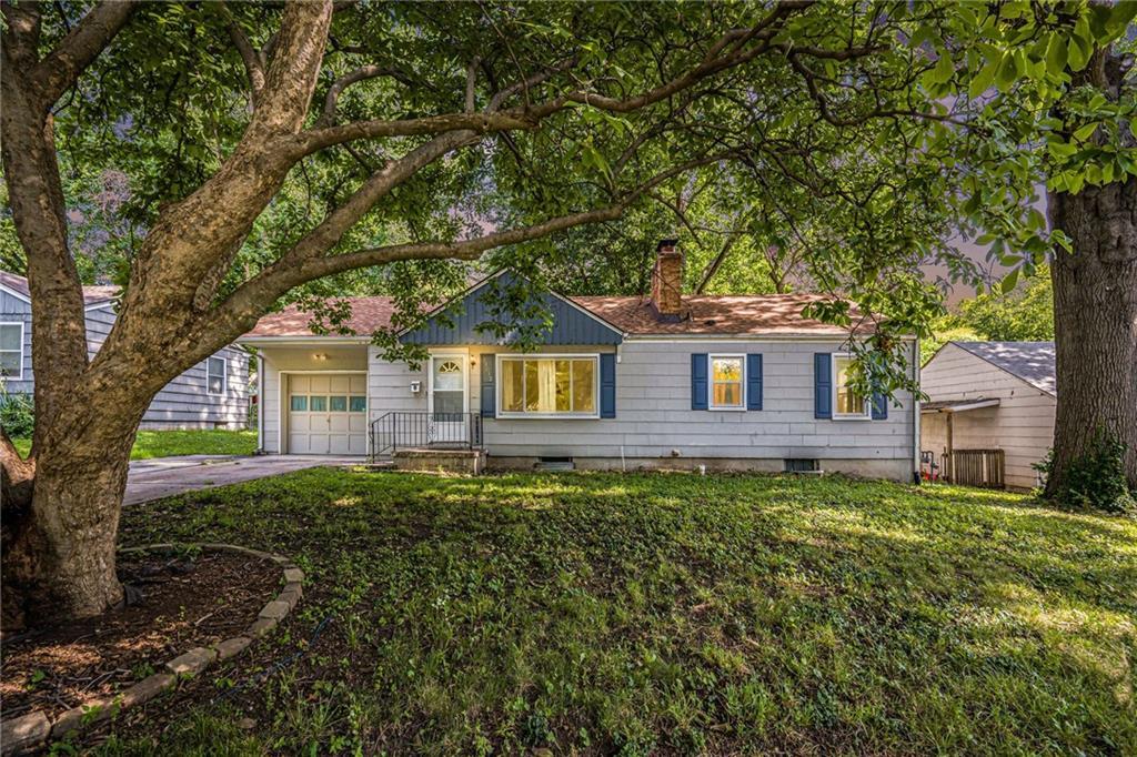 Property Photo: 11012 E 57th Terrace MO 64133