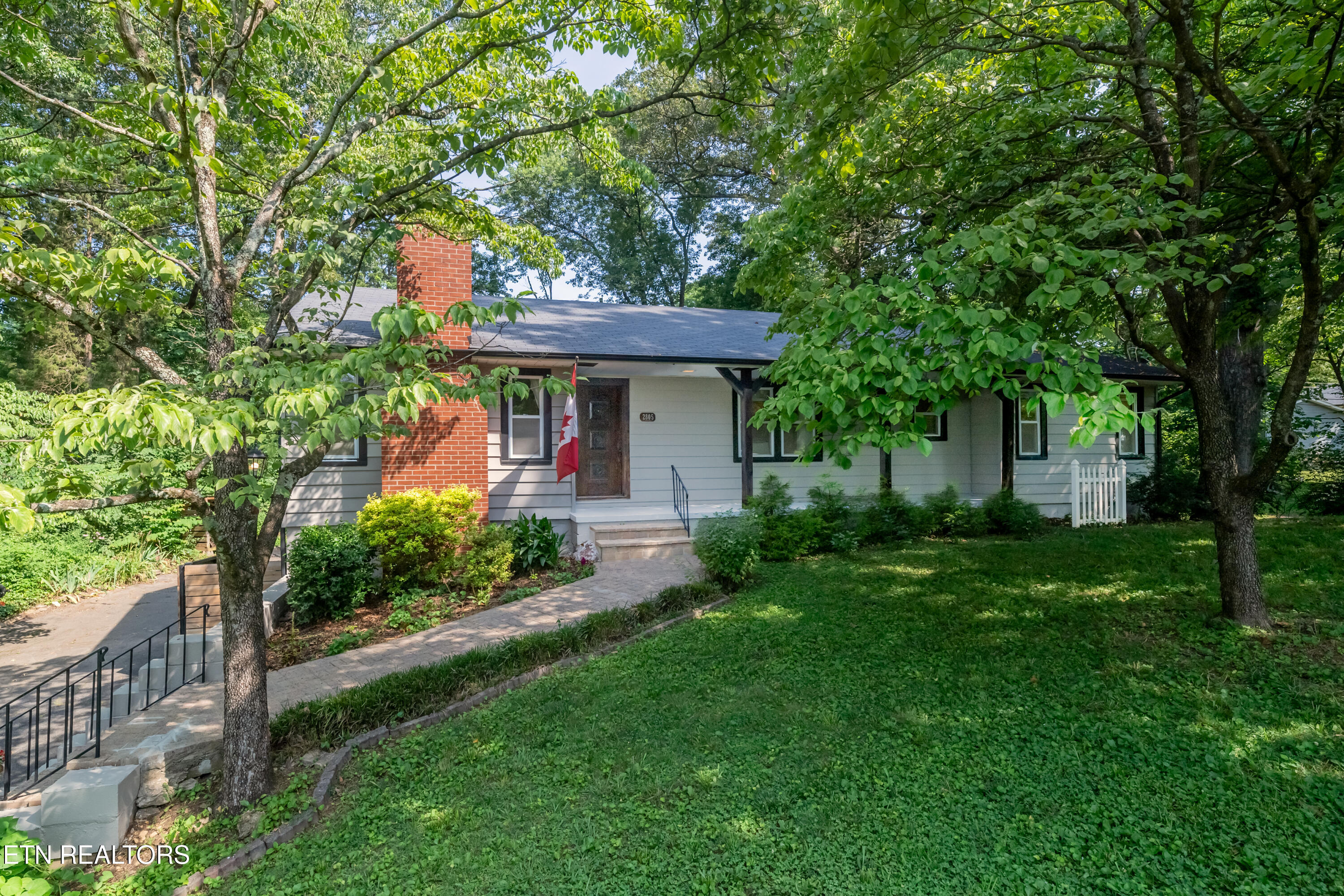 Property Photo: 2805 Kenilworth Lane TN 37917