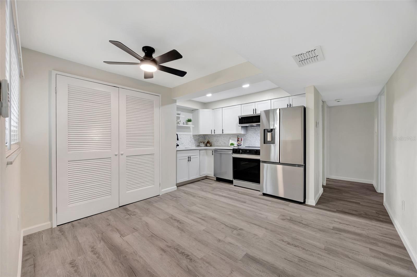 Property Photo: 2121 Wood Street 124 FL 34237