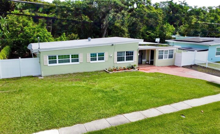 Property Photo:  5925 Dahlia Drive  FL 32807 