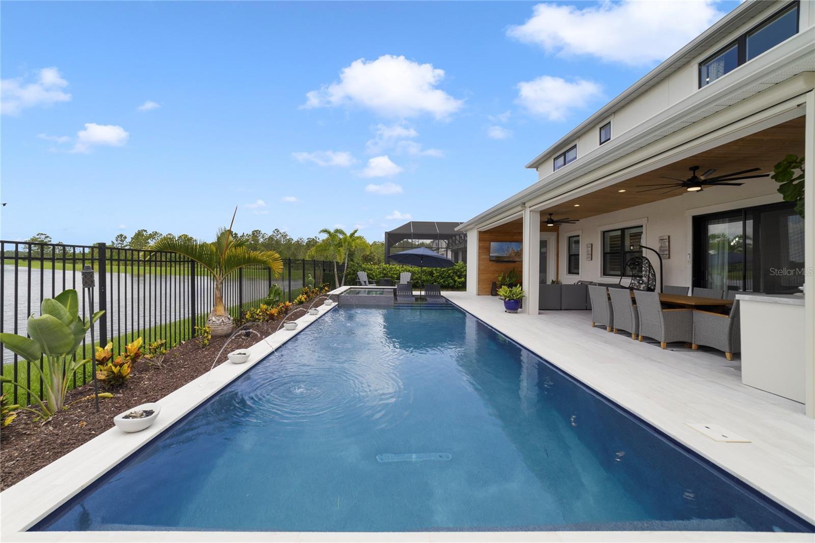 Property Photo: 9652 English Laurel Court FL 32827