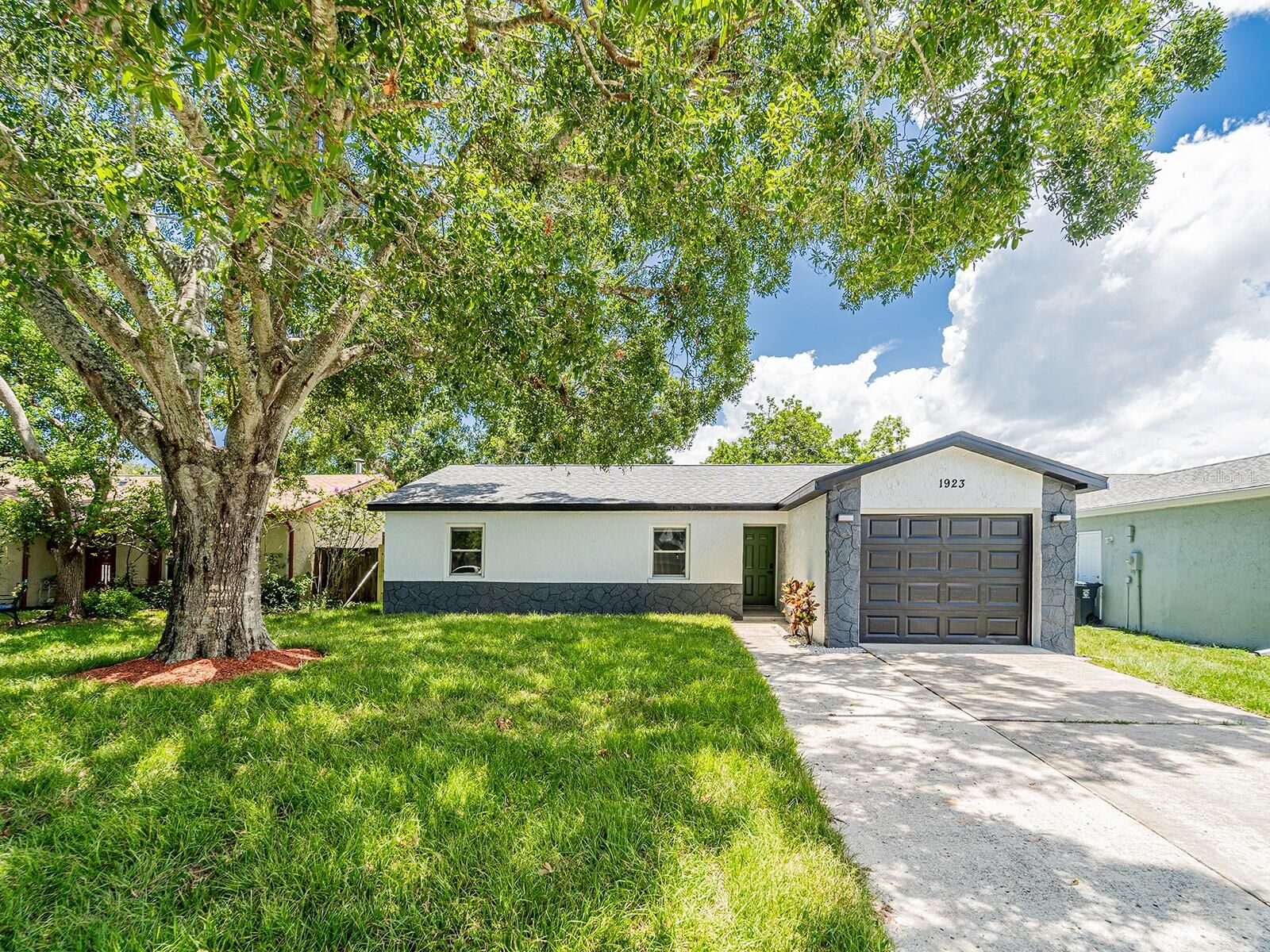 Property Photo: 1923 Montego Court FL 34677