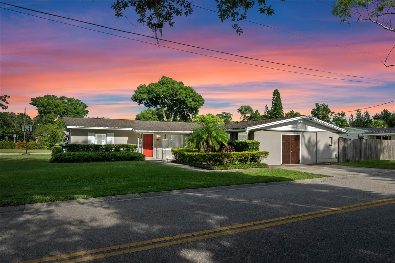 Property Photo: 601 Oranole Road FL 32751