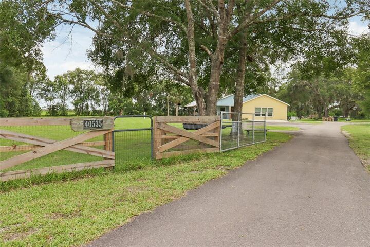 Property Photo:  40535 Louise Road  FL 32784 