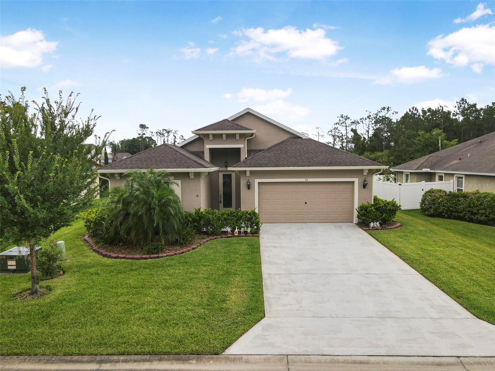 Property Photo: 23 Foxfield Look FL 32174