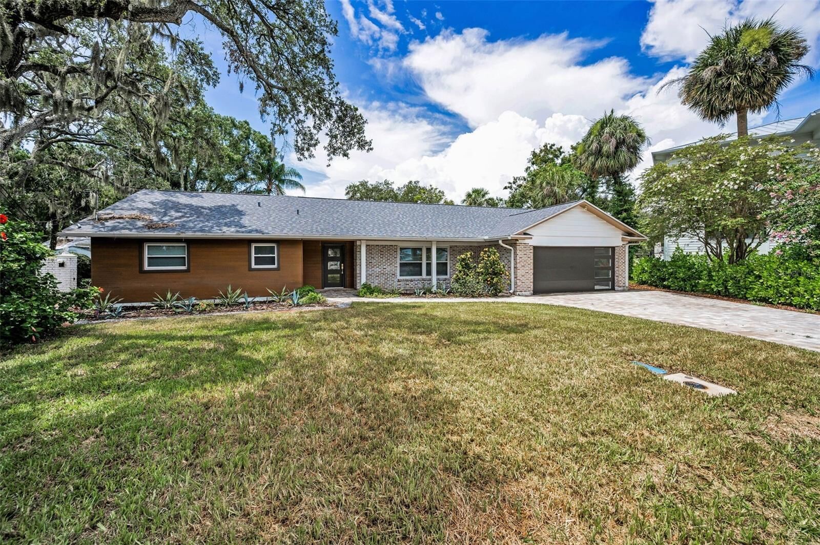Property Photo:  409 S Barbara Lane  FL 33609 