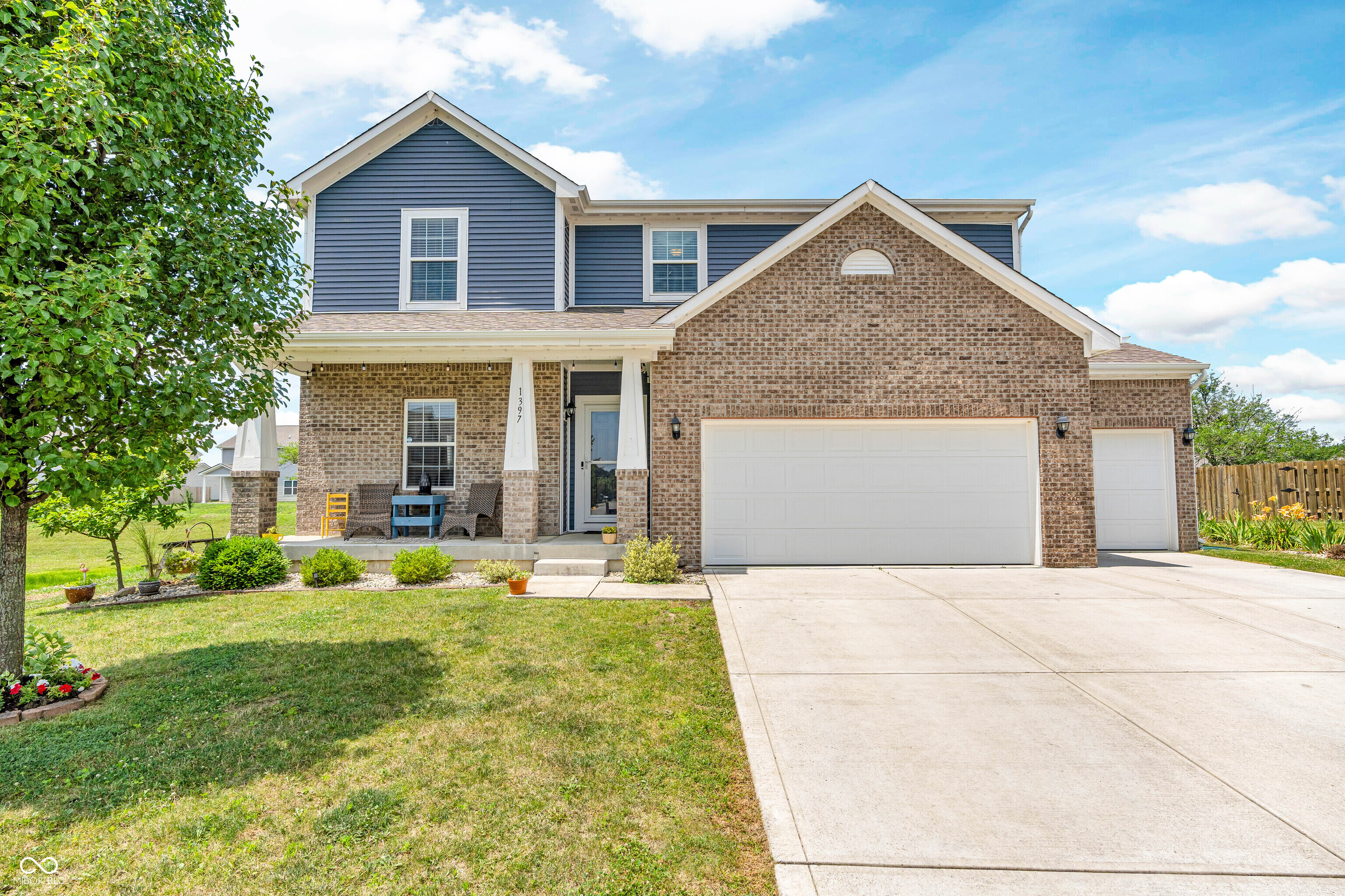 Property Photo: 1397 Greenbriar Way IN 46131