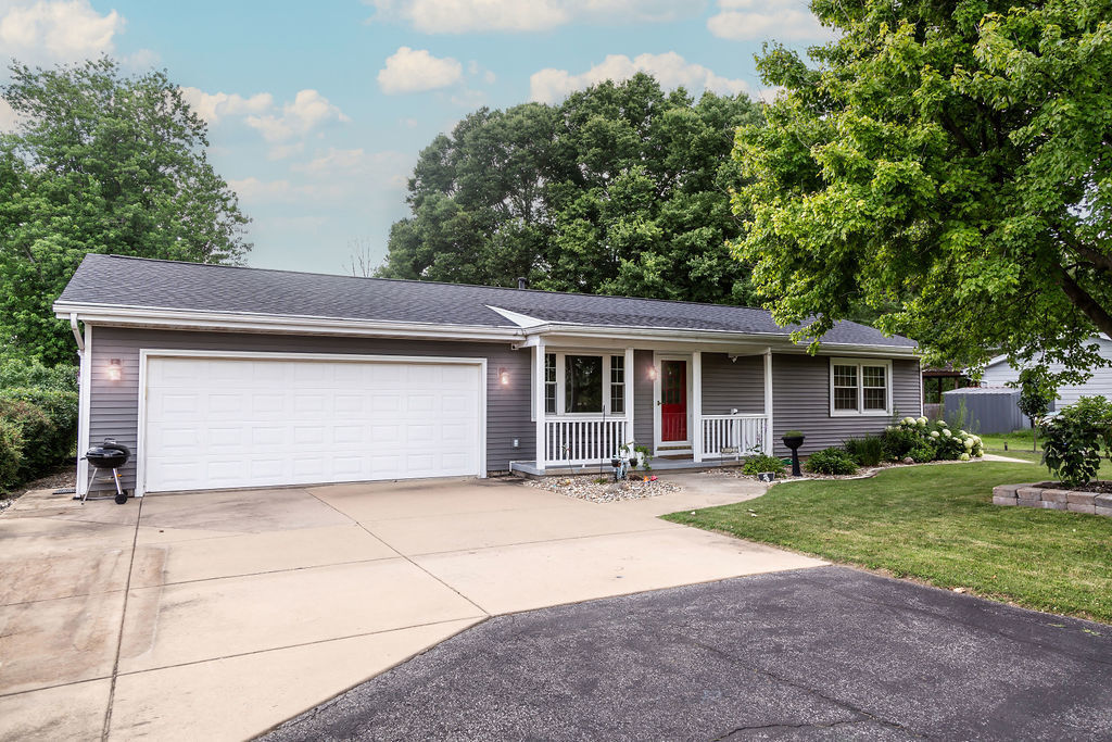Property Photo:  802 N Main Street  IL 61530 