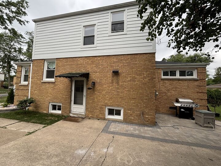 Property Photo: 2337 Kensington Avenue IL 60154