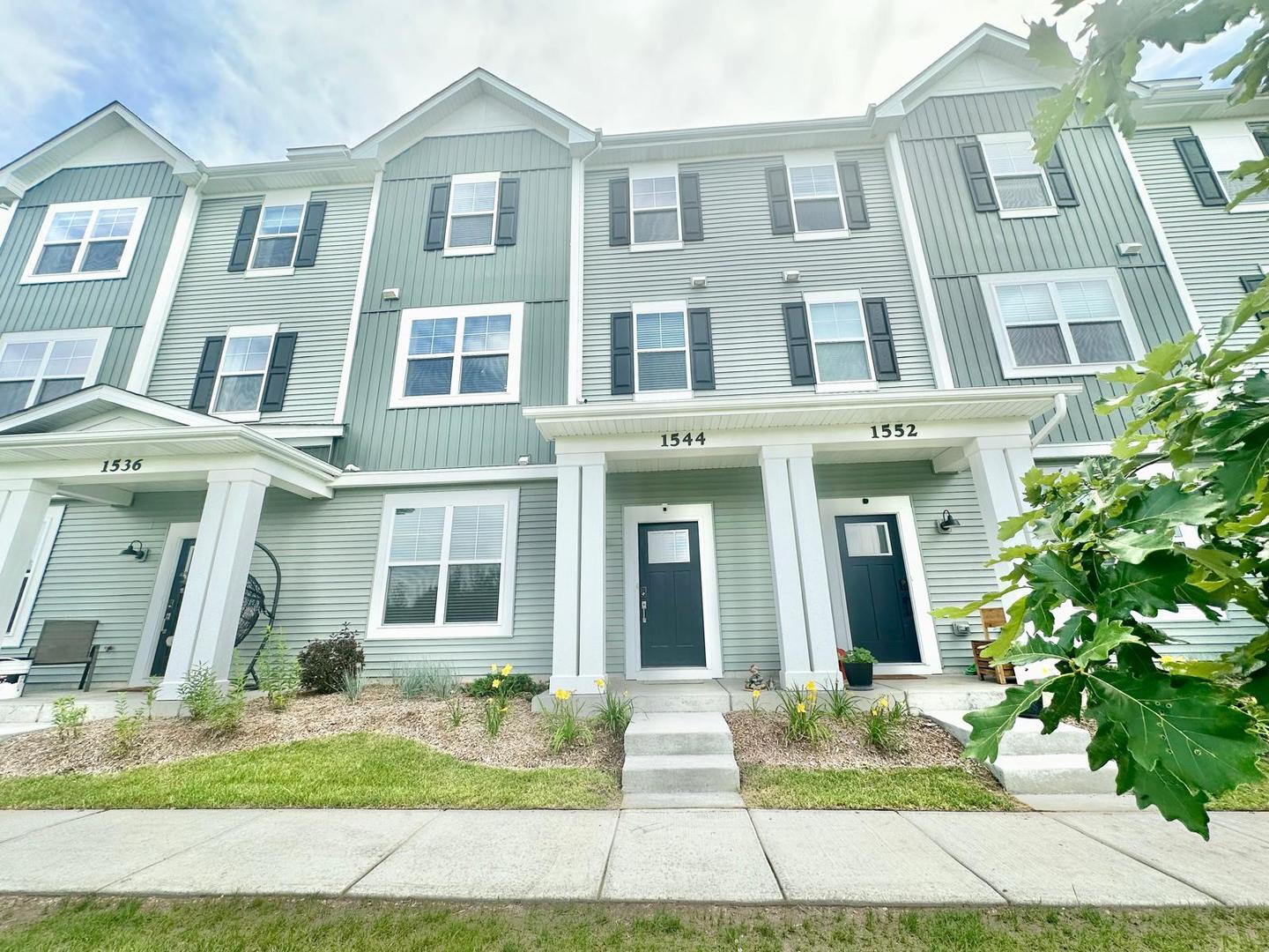 Property Photo: 1544 Syracuse Drive IL 60030
