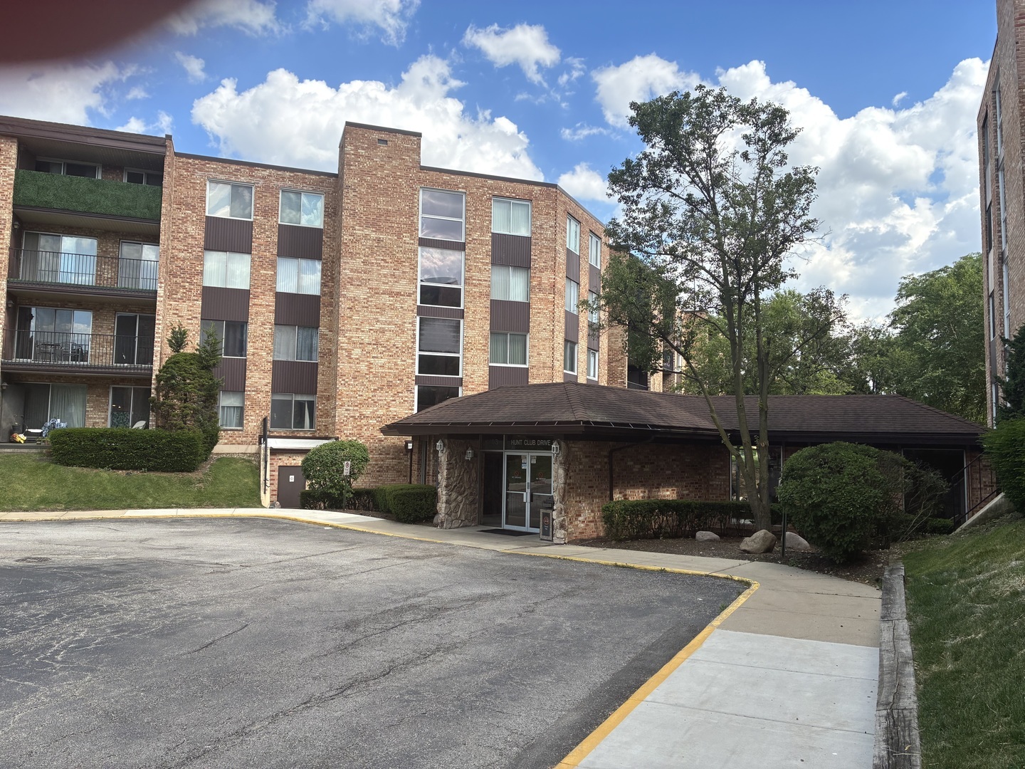 Property Photo: 1103 S Hunt Club Drive 125 IL 60056