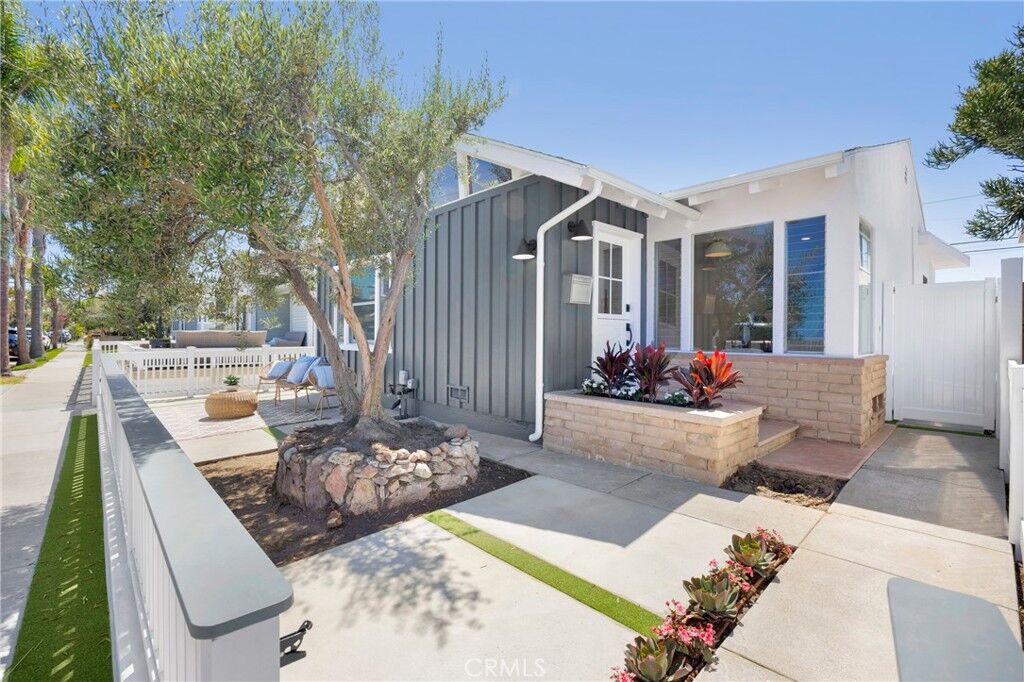Property Photo:  313 14 Street  CA 90740 
