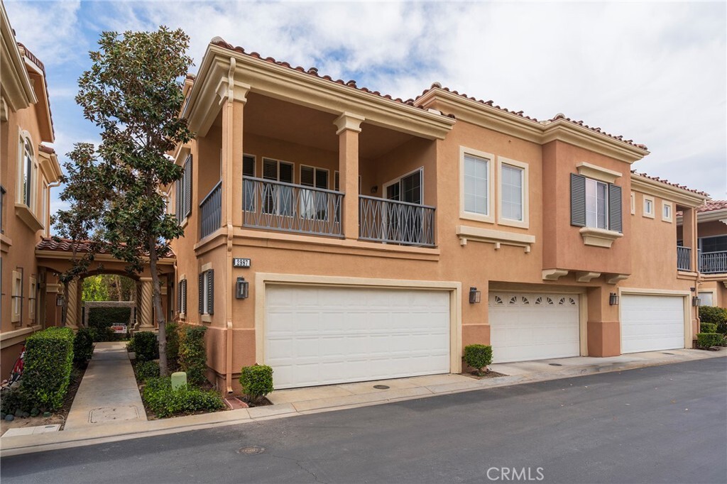 Property Photo:  2987 Campa Way D  CA 93063 