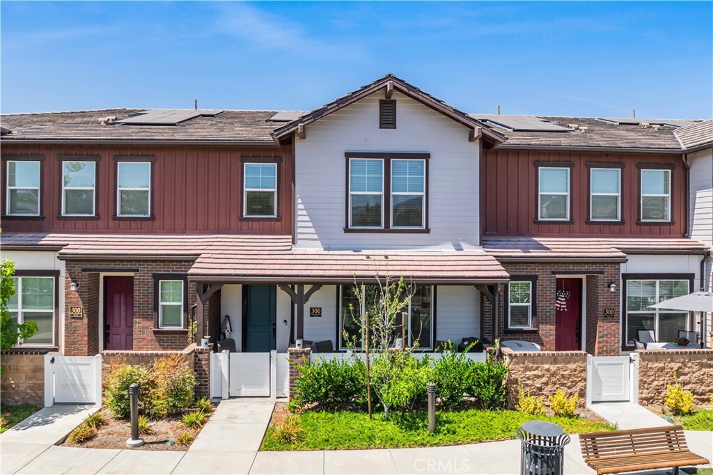 Property Photo:  300 Farmhouse Drive 3  CA 93065 