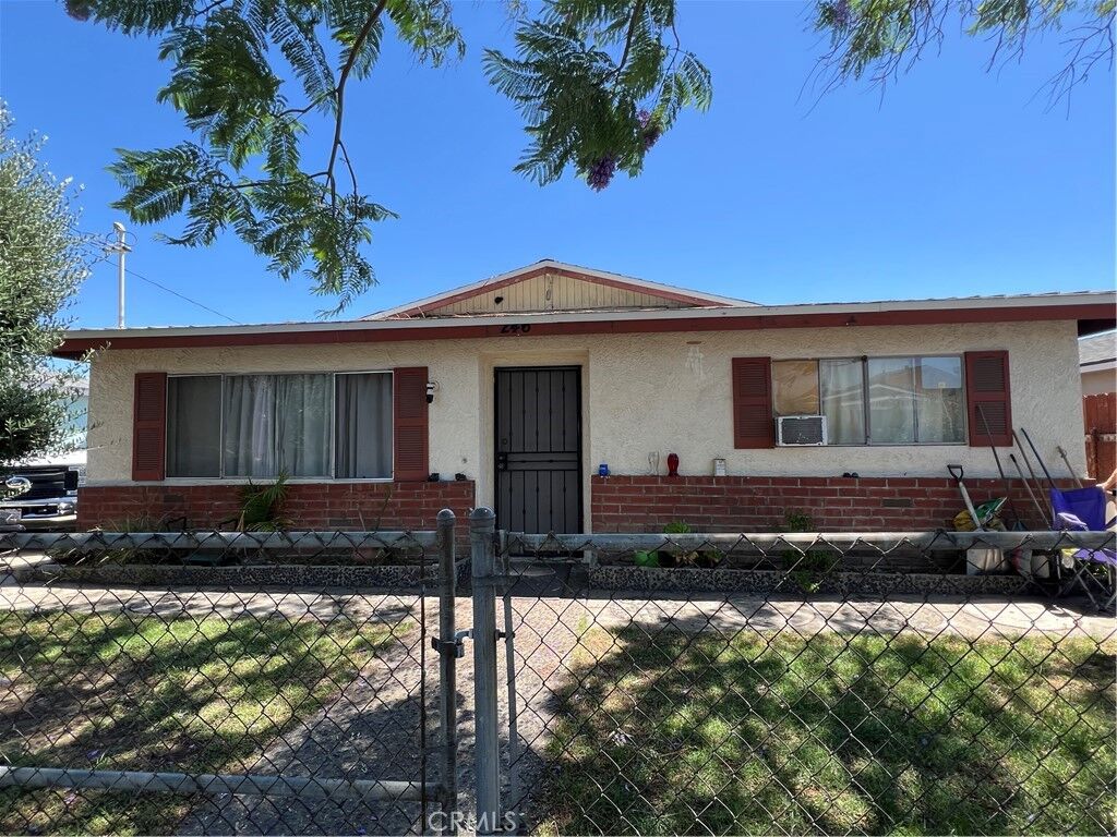 Property Photo:  246 E 12th Street  CA 91766 