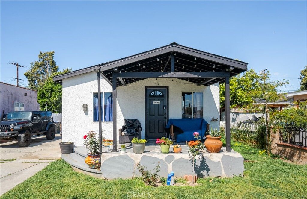 Property Photo:  11001 Duncan Avenue  CA 90262 