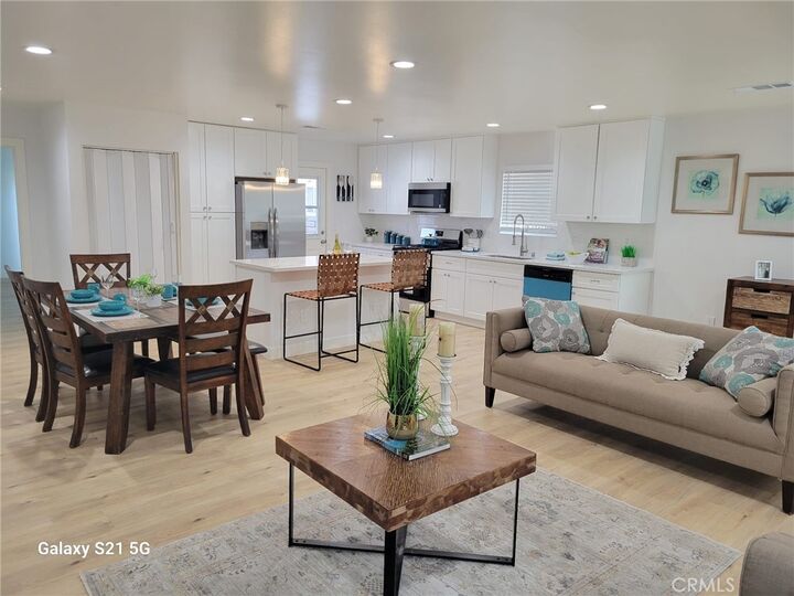 Property Photo:  6053 Lakewood Boulevard  CA 90712