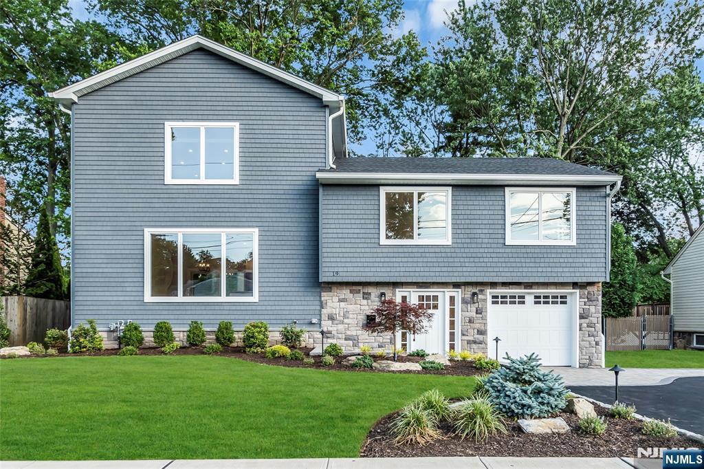 Property Photo:  19 Ann Street  NJ 07044 