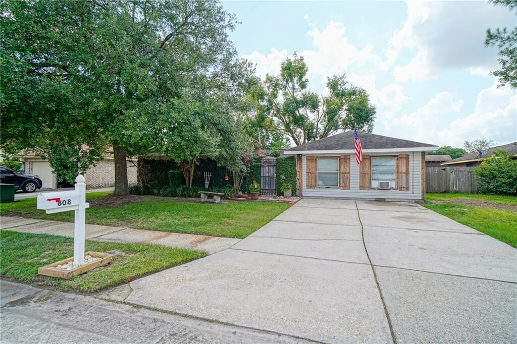 Property Photo:  808 N Pearl Drive  LA 70461 