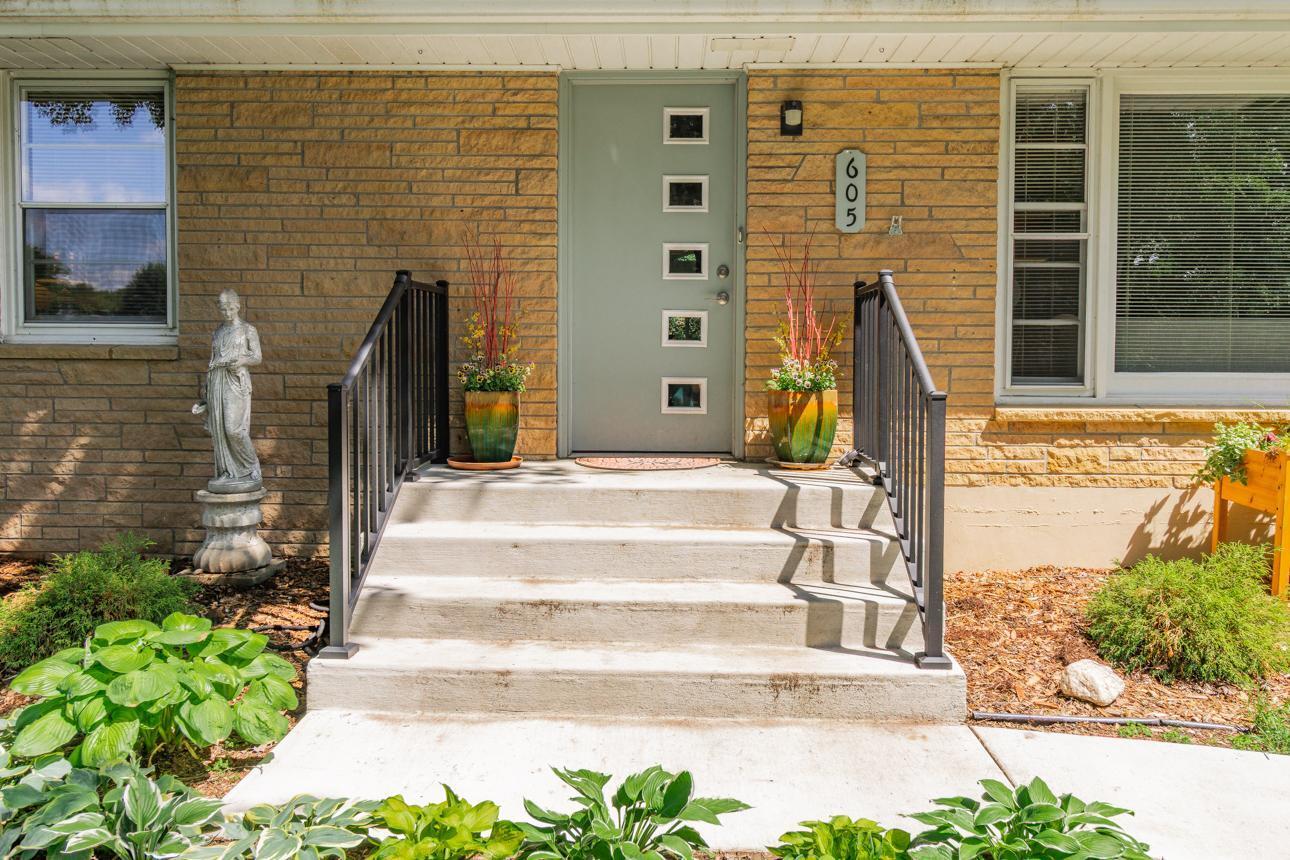 Property Photo: 605 Butler Avenue W MN 55118