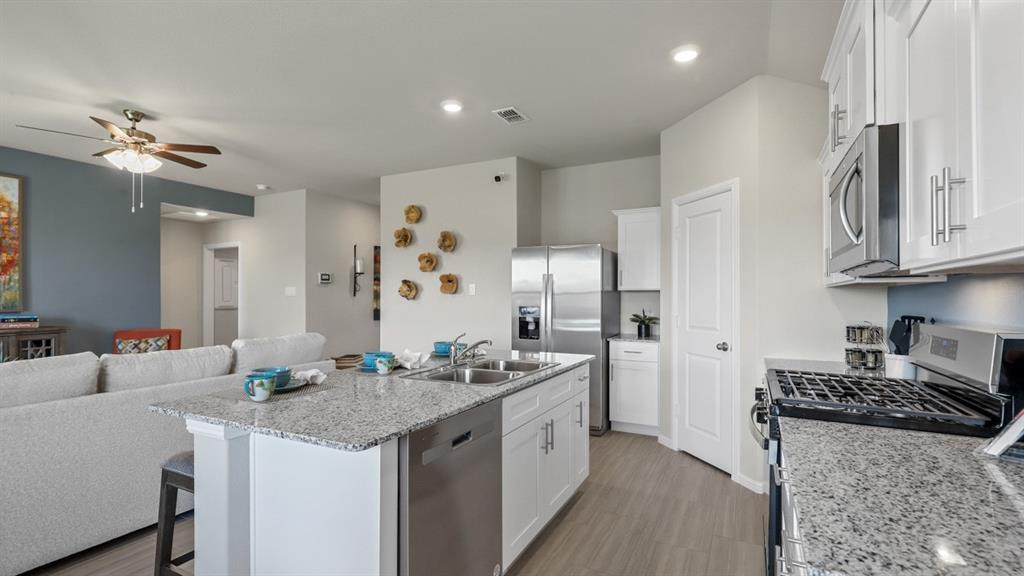Property Photo: 1013 Lime Cove Drive TX 76131
