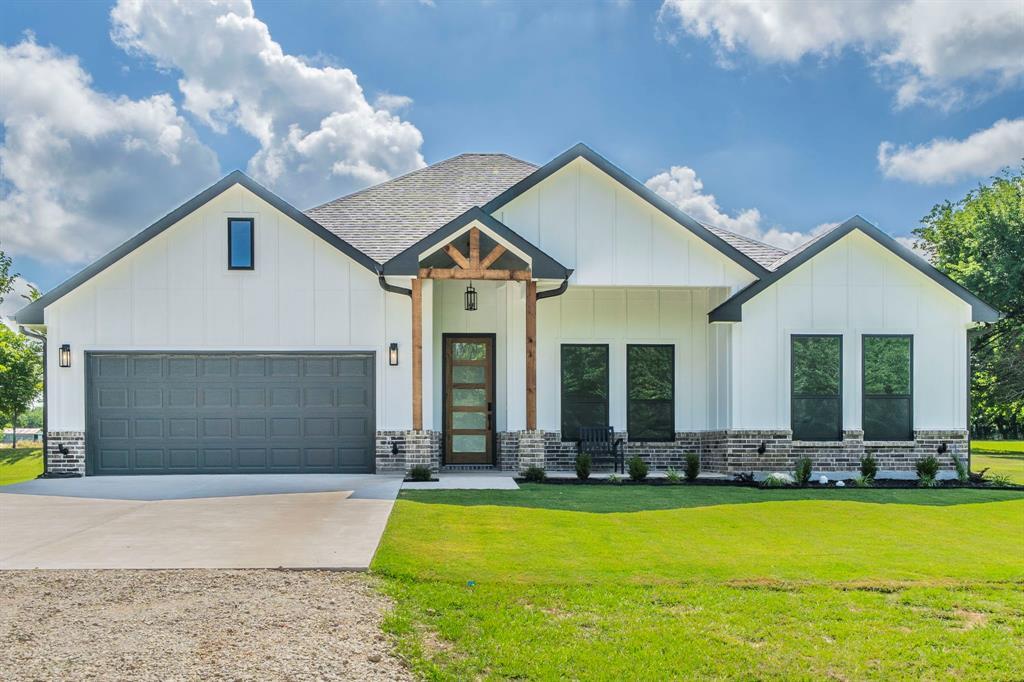 Property Photo: 501 S Main Street TX 75439