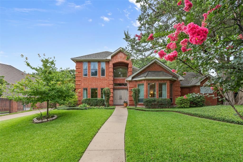 Property Photo: 5003 Deerwood Park TX 76017