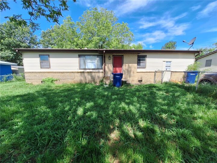 Property Photo: 1420 N Inglewood Street AR 72761