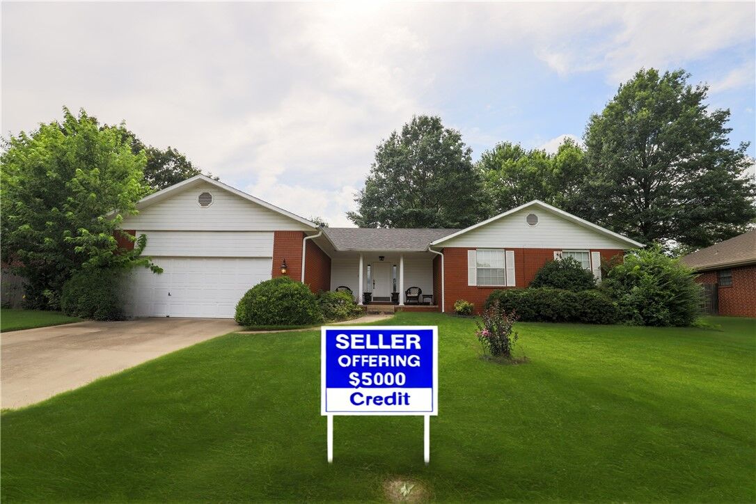 Property Photo:  2102 Stout Drive  AR 72762 